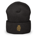 SPIRIT OF THE BEAR – Umgeschlagener Beanie mit Bären-Stick – Produktansicht